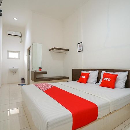 Super Oyo 1868 Penginapan Sekip Palembang Exterior photo