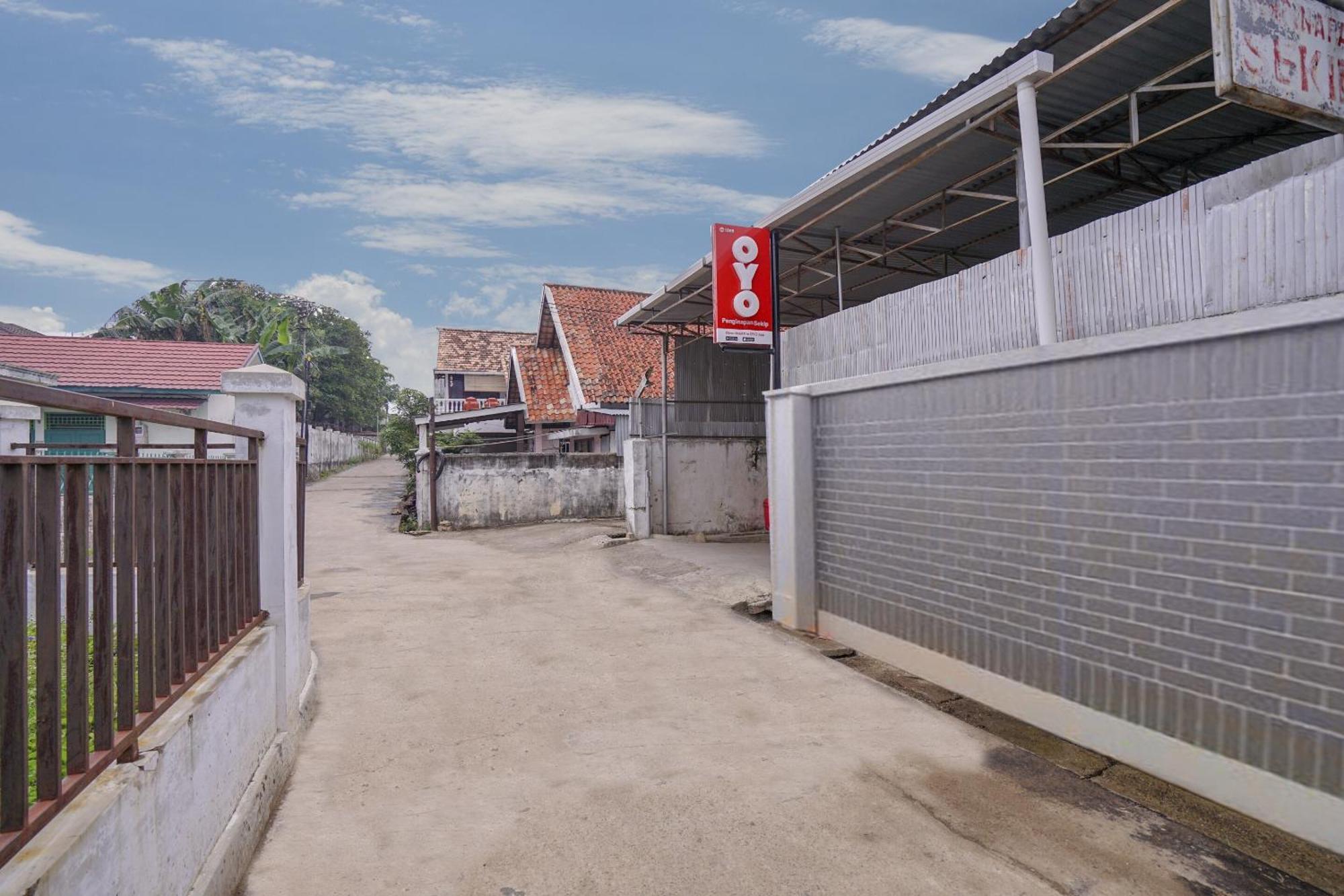 Super Oyo 1868 Penginapan Sekip Palembang Exterior photo