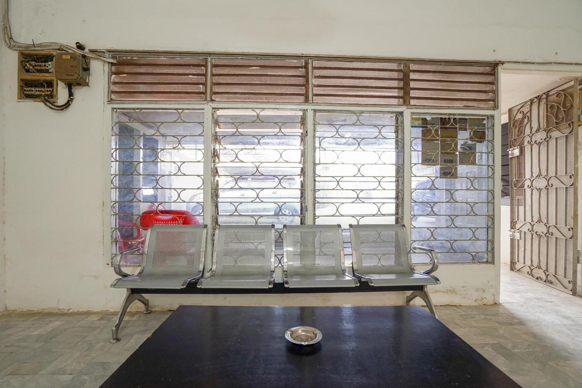 Super Oyo 1868 Penginapan Sekip Palembang Exterior photo